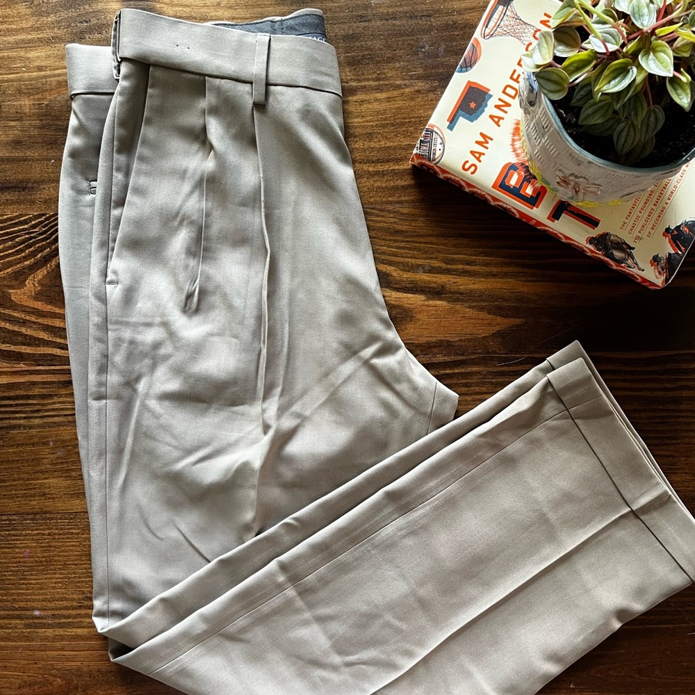 Haggar Khaki Pleated Trousers